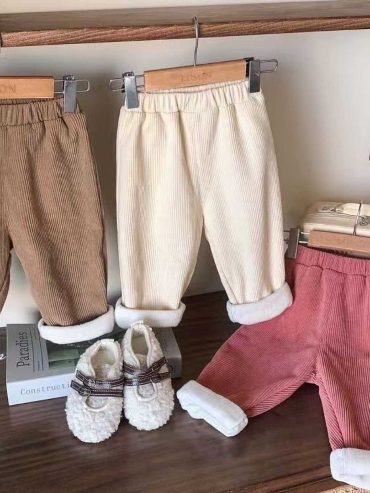 Corduroy Pant Warm - กางเกงลำลองทรงตรงผ้าคอร์ดูรอยบุขนแกะสำหรับเด็กชายและเด็กหญิง ใส่สบาย อุ่น ใช้งานได้หลากหลาย วัสดุอื่นๆ 100%